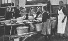 Distribution de repas aux enfants pauvres, Zurich, 1908. Annales de la Société suisse d’hygiène scolaire, 9/1908.