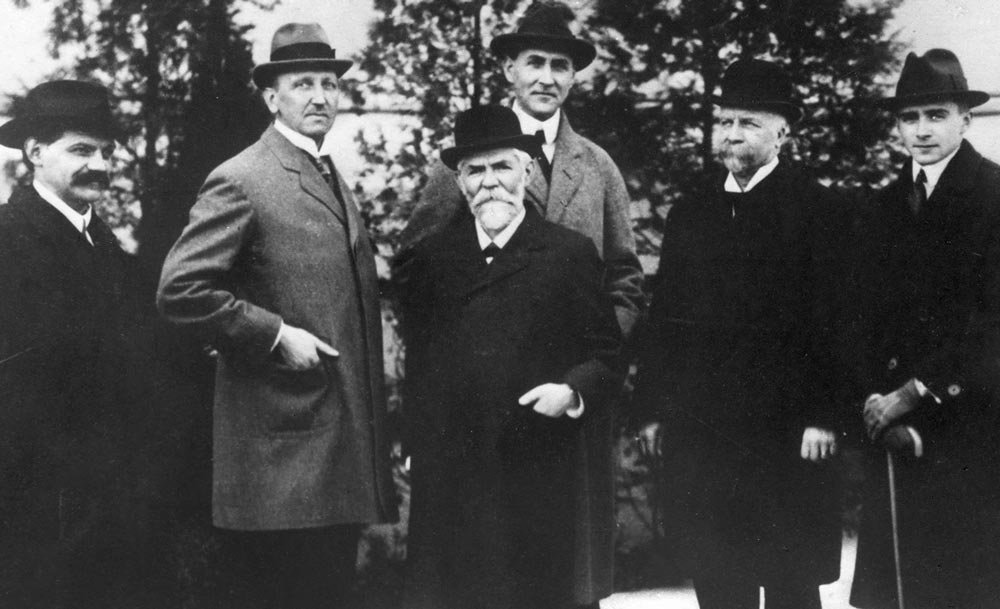 Délégation suisse (C. Hermann, C.H. Rüfenacht, H. Wegmann, S.D. Schindler, K. Ilg) à la Conférence internationale du travail, Washington 1919. BIT Library, Genève, Copyright International Labor Organization.