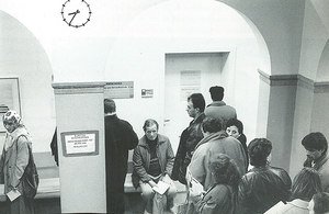 Chomeurs à l'office du travail. Source: Lafontant / Milliet, Arbeite wer kann!, Zürich 1996.