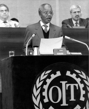 Nelson Mandela pendant la 77. conférence international du travail, Genève, le 8. juin 1990. Source: Base de données d'images d'OIT.
