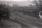 Autoroute deserte: dimanche sans voiture, 23 novembre 1973, photographie de Rolf Widmer. RBA3-2_10461_2 © StAAG / RBA.